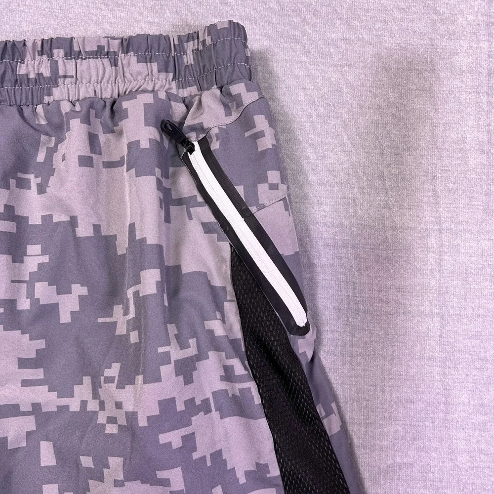 Spyder Active Digital Camo Zipper Pockets Mid Rise Athletic Shorts Mens L Gray